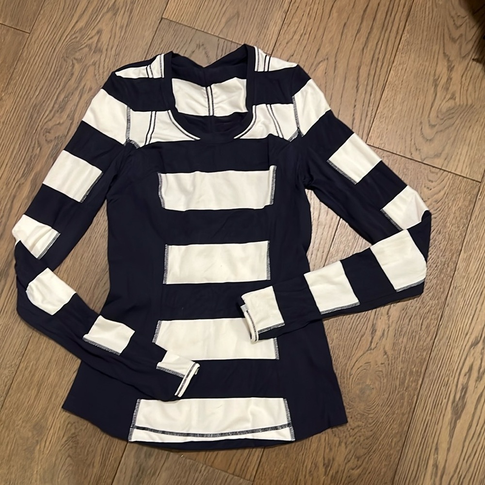 Lululemon long sleeve striped reflective shirt, size 4